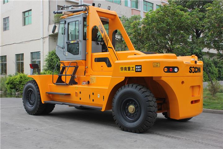 32 Ton Forklift