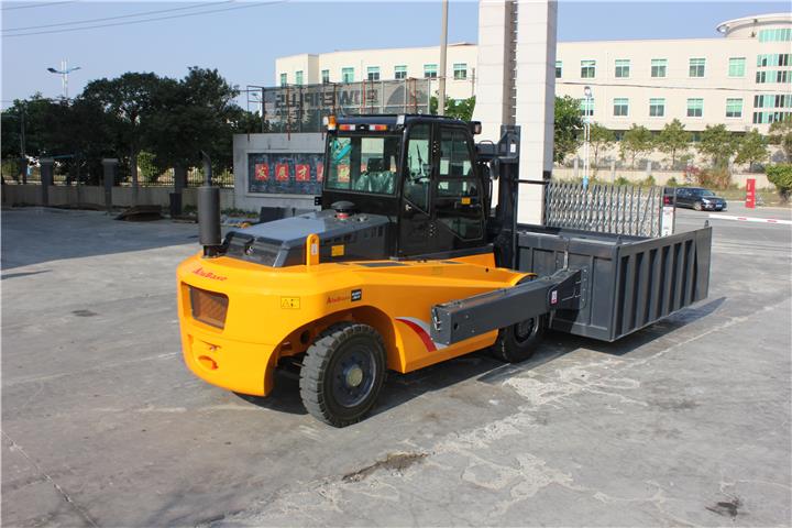Telescopic Charging Truck