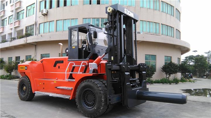 30 Ton Forklift