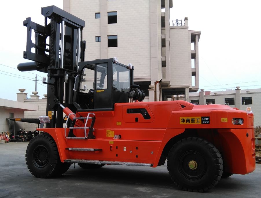 30t forklift untuk pengangkutan container.png 30t forklift for container transport.png