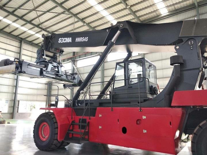 SOCMA Reach Stacker 04