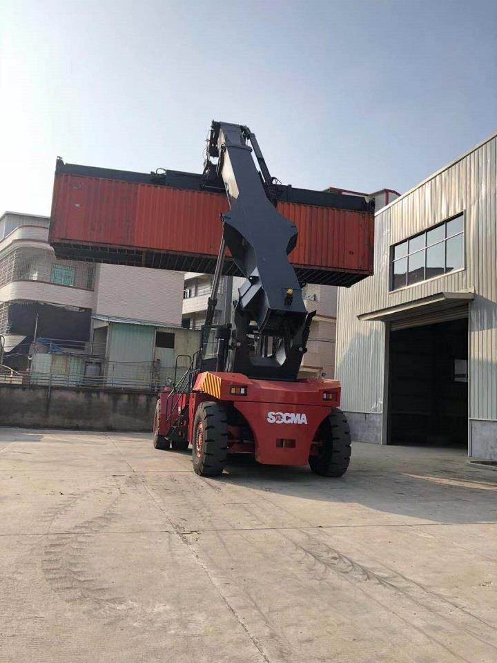 SOCMA Reach Stacker 07