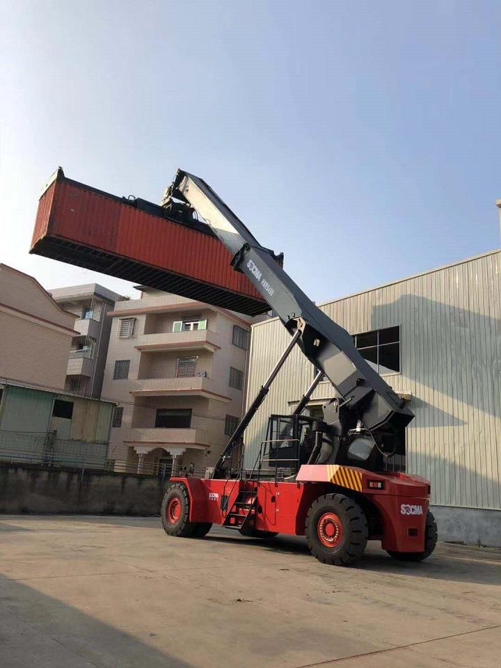 SOCMA Reach Stacker 06