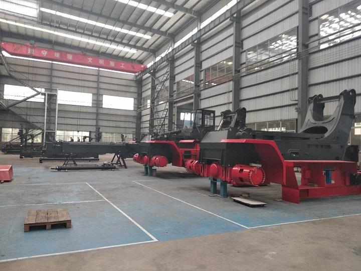 SOCMA Reach Stacker 17