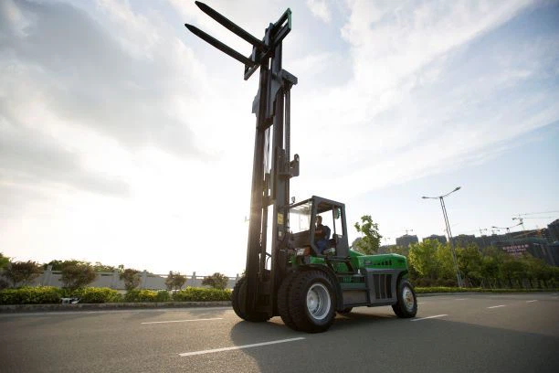 Trak Forklift Berat Diesel 16 Ton Warna Hijau