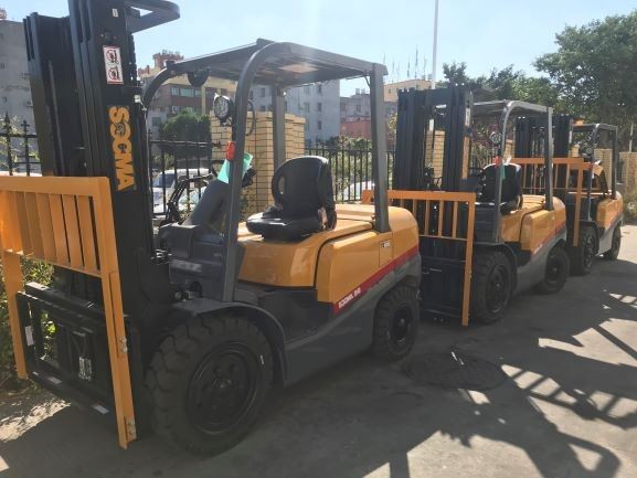 3 Ton Diesel Small Forklift Truck Work In Container And Warehouse Attachment Side Shift