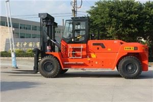 Mesin SOCMA Lori Forklift 28 Ton