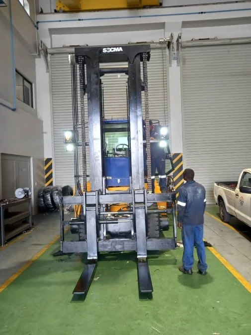 16 Ton Forklift Work For Container Depot