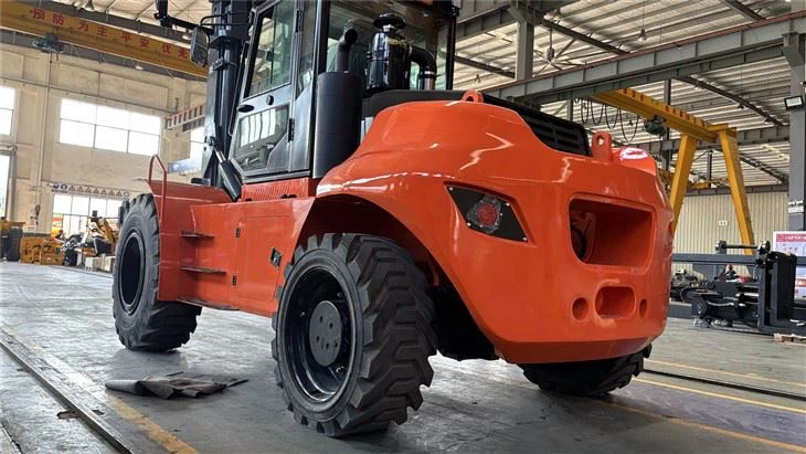 SOCMA 8 Ton Articulated 4WD 4*4 Off Road Tires Container Fork Lifter 2ton 2.5ton 3ton 3.5ton Rough Terrain Forklift With Side Shift